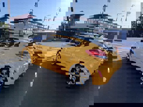 Used 2017 Hyundai Veloster Value Edition image 3