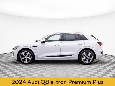 Used 2024 Audi Q8 e-tron Premium Plus w/ Premium Plus Package image 2