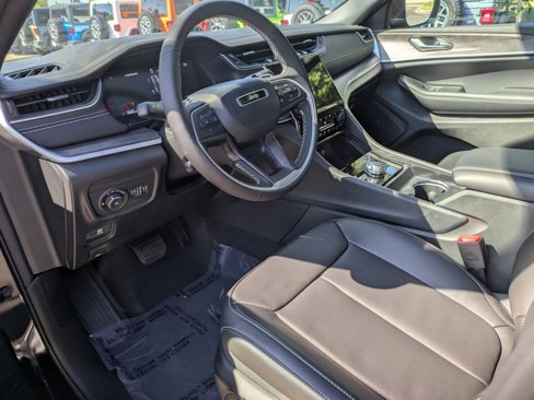 New 2025 Jeep Grand Cherokee Limited image 9