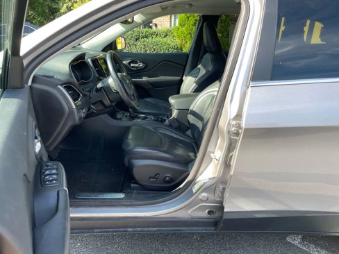 Used 2019 Jeep Cherokee Limited image 15