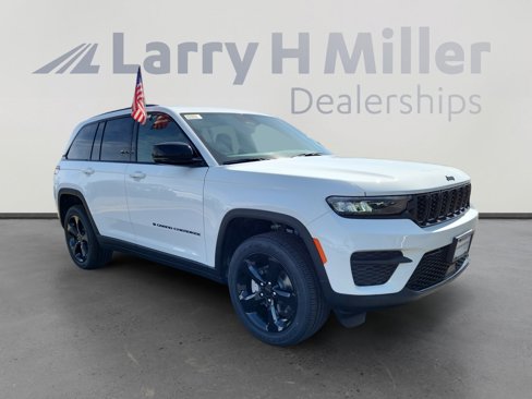 New 2025 Jeep Grand Cherokee Altitude image 7