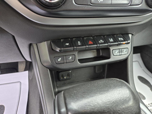 Used 2021 Chevrolet Colorado LT w/ Safety Package image 16