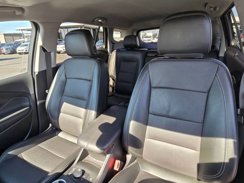 Used 2024 GMC Terrain SLT image 25