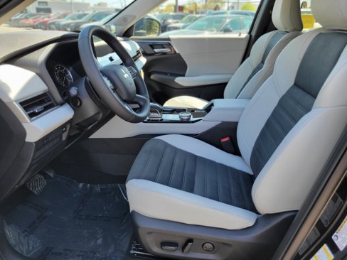 New 2025 Mitsubishi Outlander SE image 18