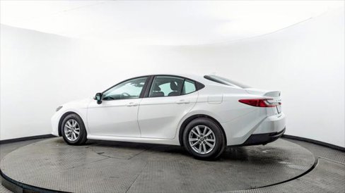 Used 2025 Toyota Camry LE image 4