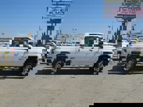 Used 2021 Chevrolet Silverado 2500 W/T image 2