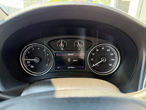 Used 2021 Buick Enclave Essence image 24