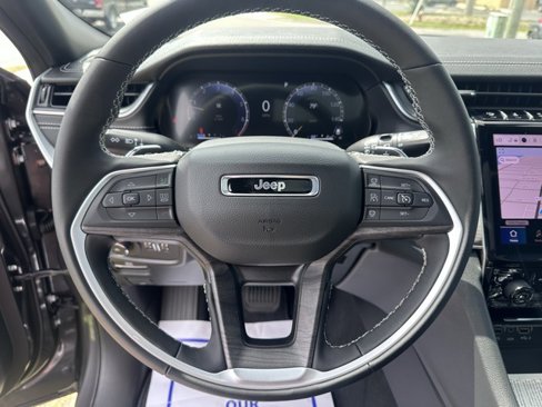 New 2025 Jeep Grand Cherokee L Limited w/ Luxury Tech Group II image 18