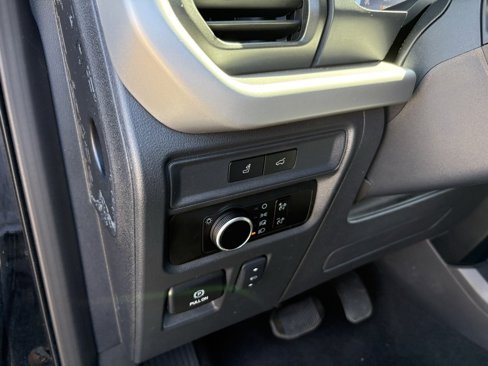 Used 2024 Ford Expedition Max XLT image 35