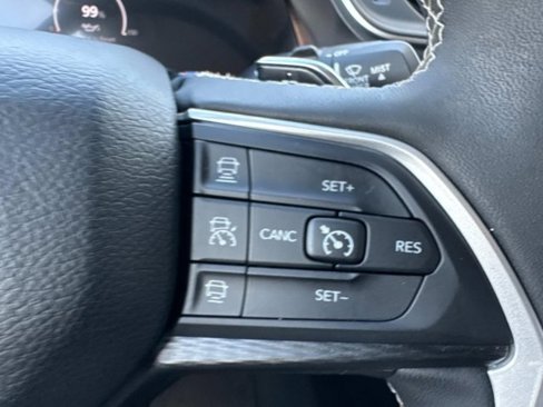 Used 2023 Jeep Grand Cherokee L Laredo image 26