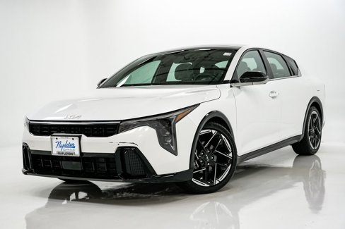 Used 2025 Kia K4 GT-Line image 1