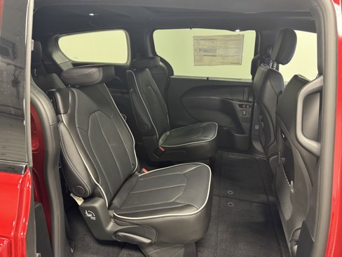 New 2026 Chrysler Pacifica Limited w/ S Appearance Package image 16