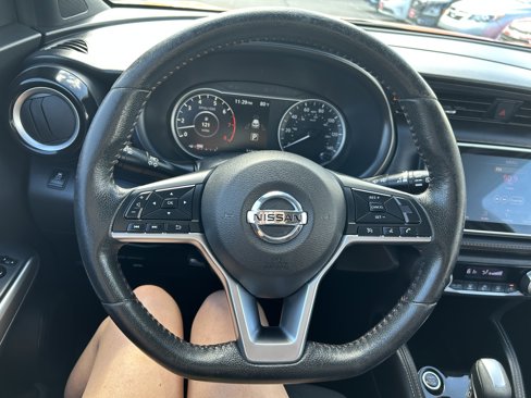 Used 2019 Nissan Kicks SR image 7
