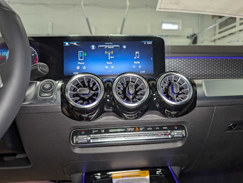 New 2025 Mercedes-Benz GLB 250 4MATIC image 30