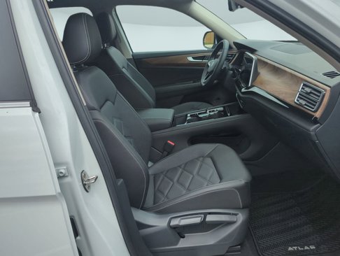 New 2025 Volkswagen Atlas SE image 27