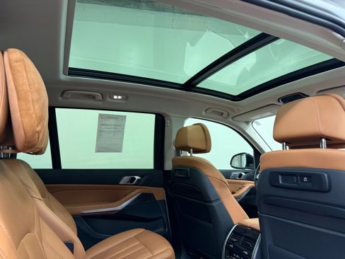 Used 2022 BMW X7 xDrive40i w/ Premium Package image 16