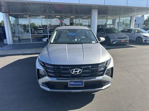 Certified 2025 Hyundai Tucson SE image 2