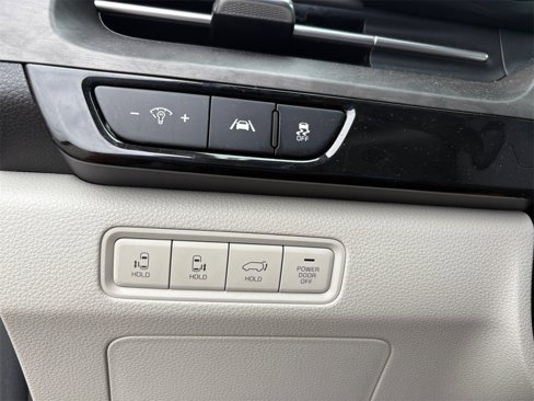 Used 2024 Kia Carnival EX image 30