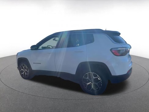 Used 2025 Jeep Compass Limited image 10