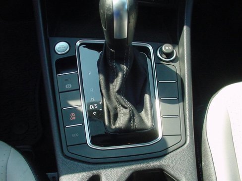 Used 2020 Volkswagen Jetta R-Line w/ R-Line Cold Weather Package image 19