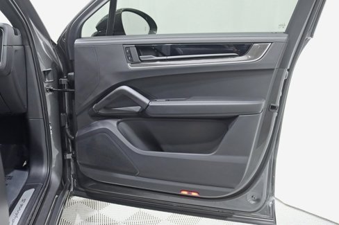 Used 2024 Porsche Cayenne S image 37
