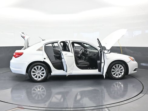 Used 2013 Chrysler 200 Touring image 66