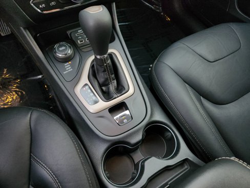 Used 2016 Jeep Cherokee Limited image 11