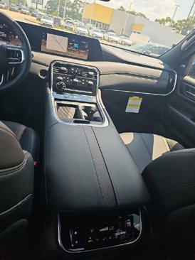New 2026 Nissan Armada SL image 5