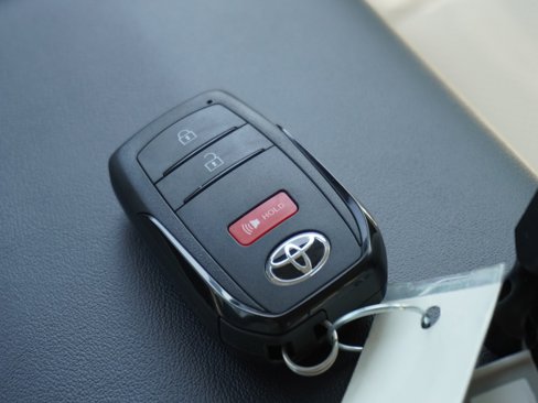 New 2026 Toyota Prius XLE image 18