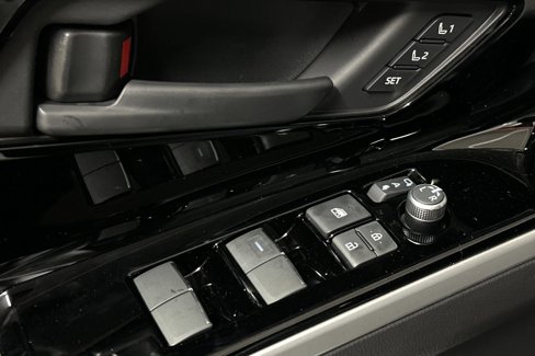 New 2025 Subaru Solterra Limited image 12