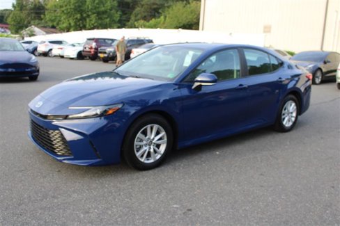 Used 2025 Toyota Camry LE image 4