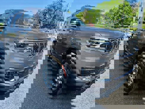 New 2024 Jeep Wagoneer L 4WD w/ Rear Seat Video Group 1 image 4