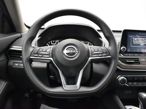 Used 2024 Nissan Altima 2.5 SV image 19