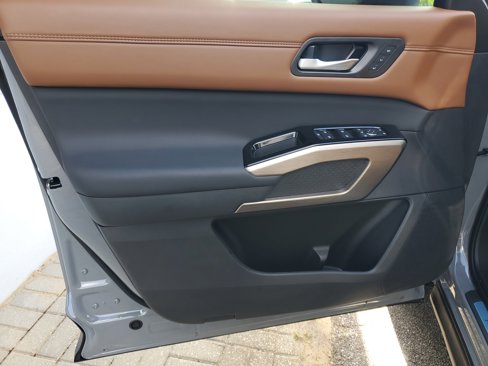 New 2025 Nissan Pathfinder Platinum image 15