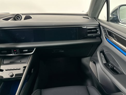 New 2025 Porsche Macan Turbo Electric image 31