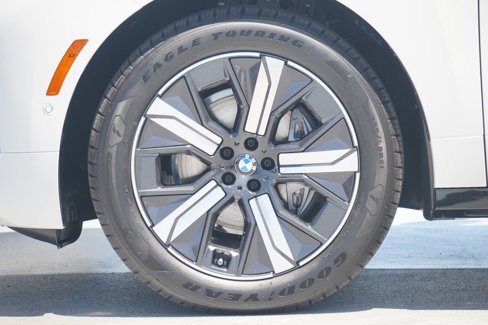 New 2026 BMW iX xDrive45 w/ Premium Package image 5