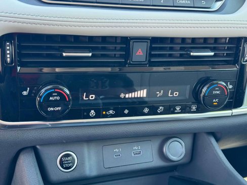 Used 2022 Nissan Rogue SV w/ SV Premium Package image 14