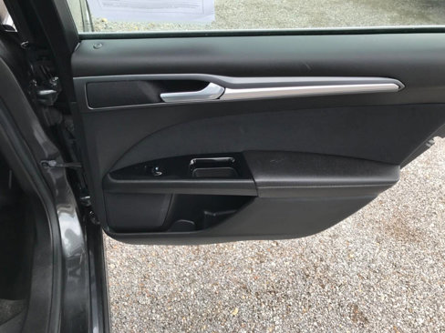 Used 2015 Ford Fusion SE image 33