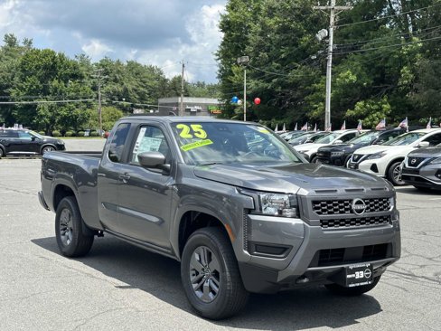 Used 2025 Nissan Frontier SV image 1