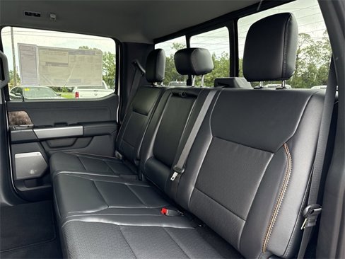 New 2025 Ford F450 Lariat image 18