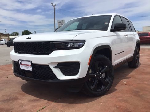 New 2025 Jeep Grand Cherokee Altitude image 21