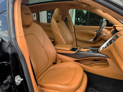 Used 2021 Aston Martin DBX image 9