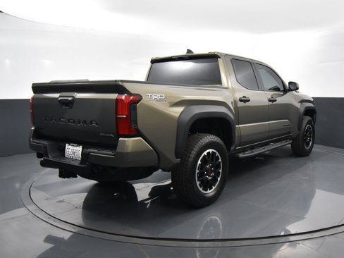 Used 2025 Toyota Tacoma TRD Off-Road image 28