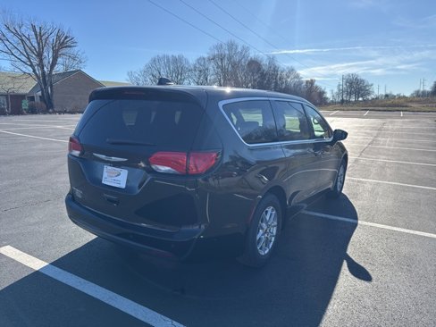 New 2025 Chrysler Voyager LX image 7