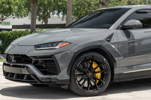 Used 2022 Lamborghini Urus image 2