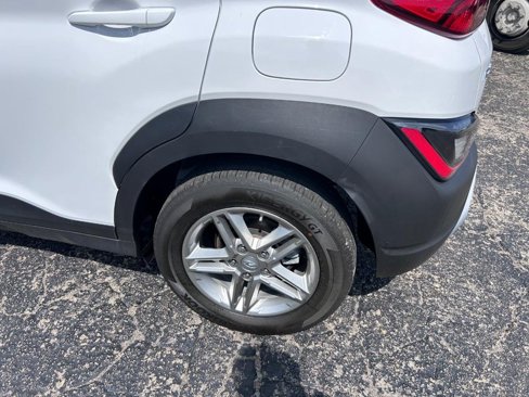 Used 2023 Hyundai Kona SE image 6