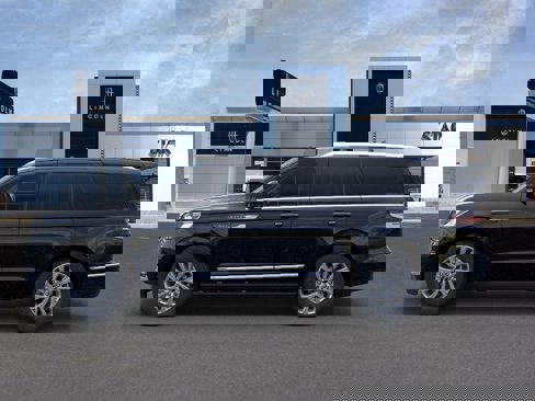New 2022 Lincoln Navigator 4WD image 3