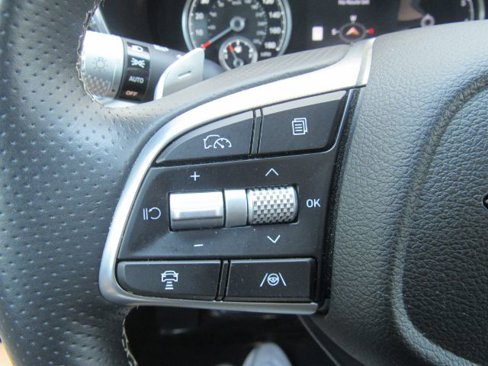 Used 2025 Genesis G70 2.5T image 36