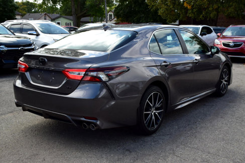Used 2022 Toyota Camry SE image 6
