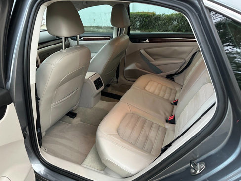 Used 2013 Volkswagen Passat TDI SEL Premium image 13